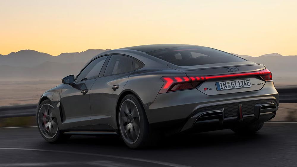 Audi e-tron GT, la granturismo elettrica che porta il lusso su strada